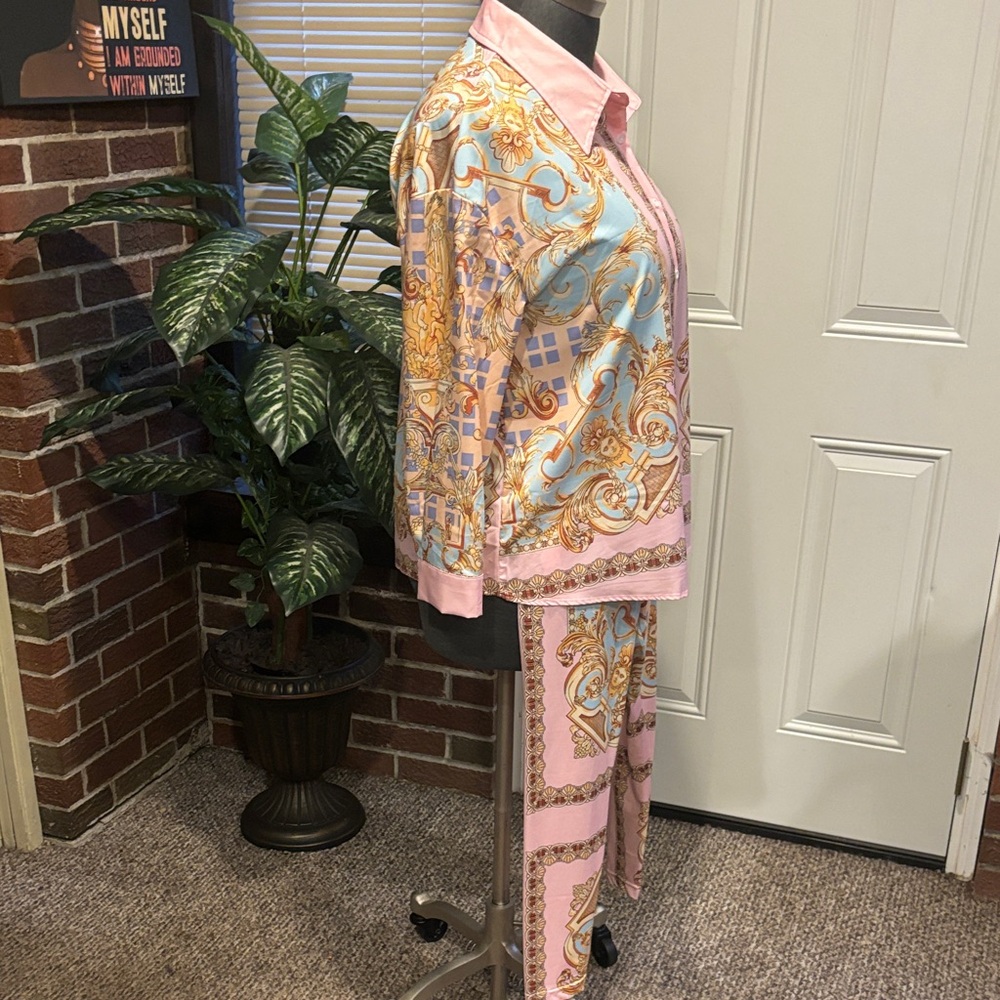 Pink and Gold Patterned 2-piece Set - Picture 2 of 3
